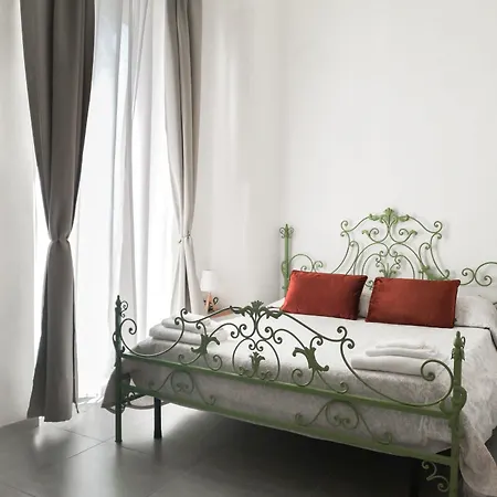 Civico13 فندق مبيت وإفطار 4*